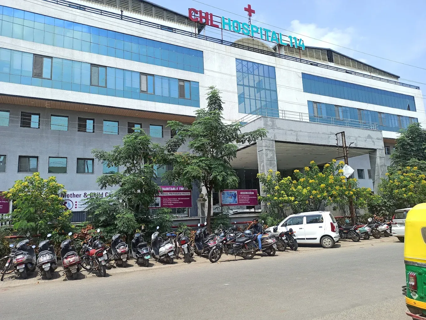 Sampurn Insurance Privilege Card partner network - Apollo Hospital, Medanta, Shalby, HCG, Manipal TruTest, restaurants and shopping partners offering exclusive OPD, IPD and diagnostic discounts in Indore, Dhar and Dhamnod