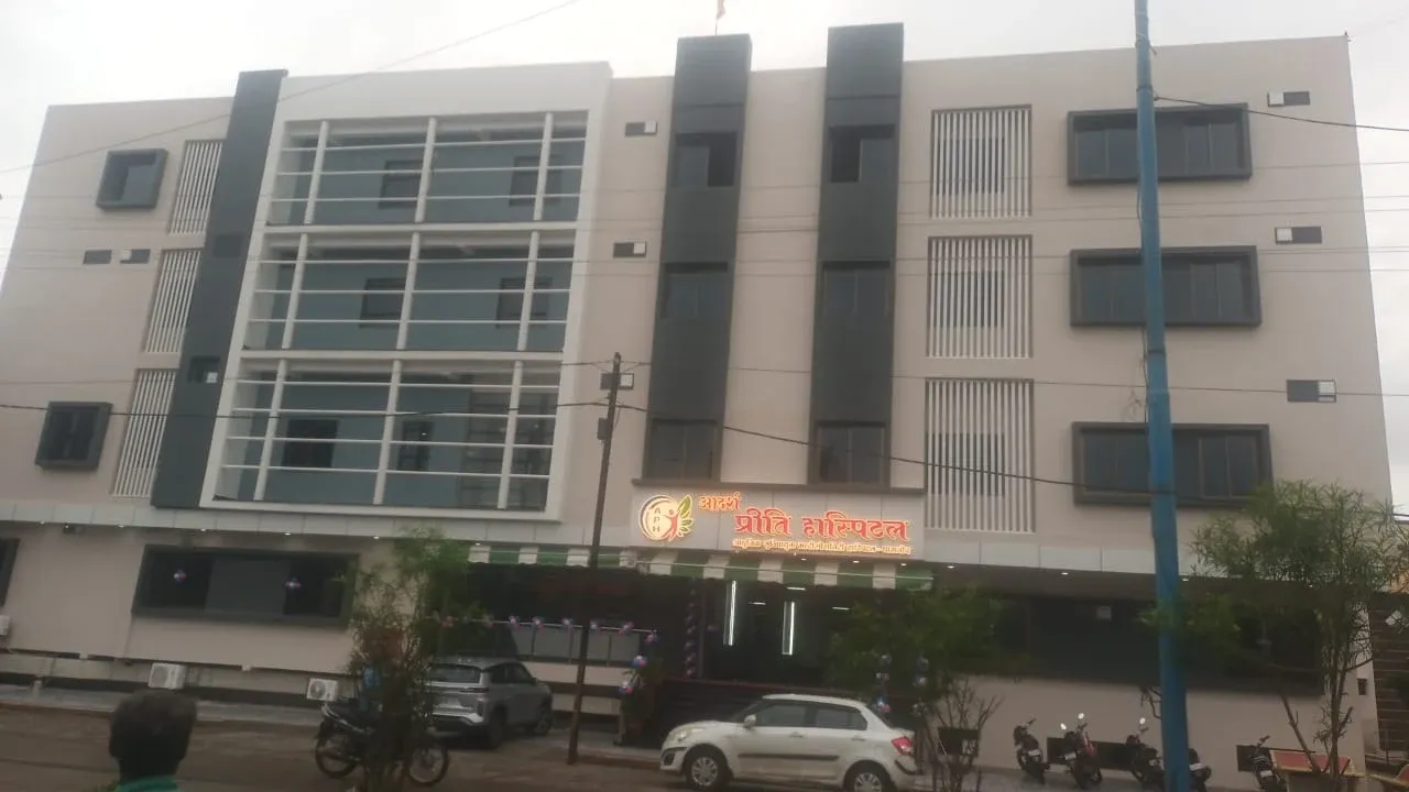 Sampurn Insurance Privilege Card partner network - Apollo Hospital, Medanta, Shalby, HCG, Manipal TruTest, restaurants and shopping partners offering exclusive OPD, IPD and diagnostic discounts in Indore, Dhar and Dhamnod